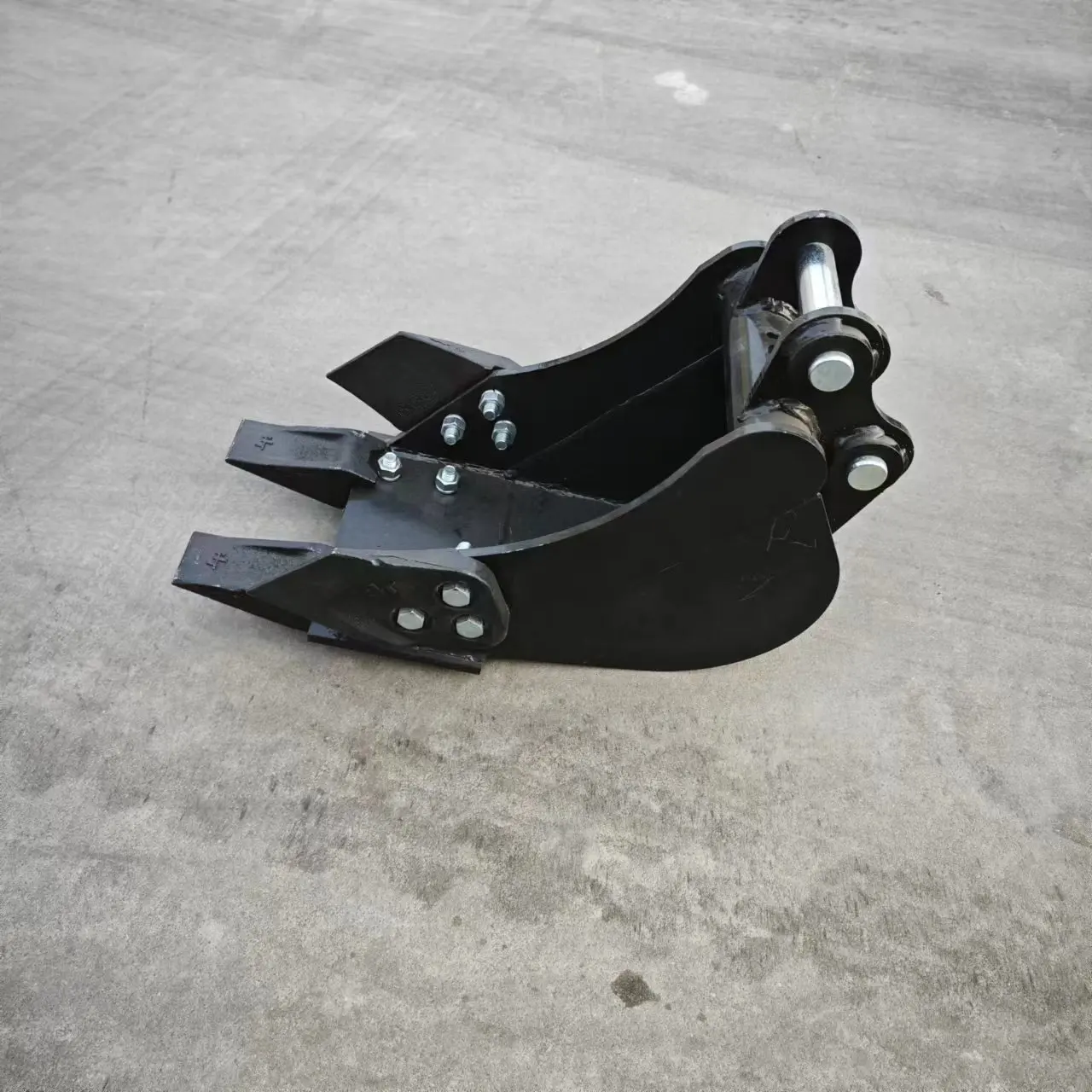 Mini Excavator Attachment Loading Bucket Fit QH12 1Ton 1.2Ton 1.5Ton 1.8Ton Excavator Loading Bucket for Sale