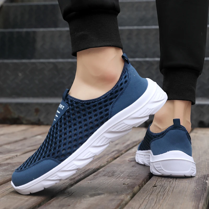 New Lightweight Men Casual Shoes Breathable Slip on Male Casual Sneakers Anti-slip Men\'s Flats Outdoor Walking Shoes Size 39-46