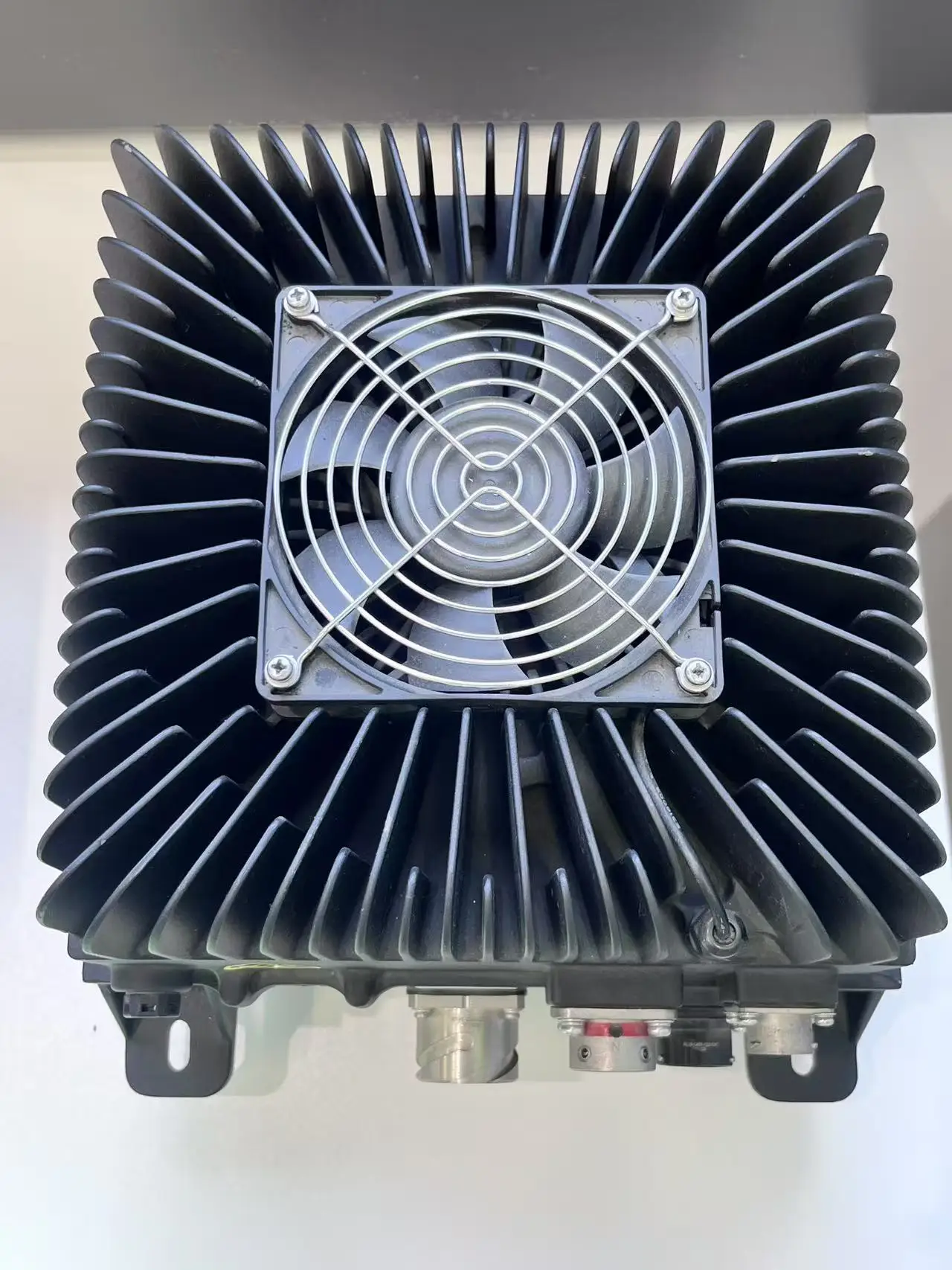 New Product 2.4kW Automotive Self-Cooling Onboard DC-DC Converter Assembly With IP67 Protection 14V-48V Output 94% Efficiency