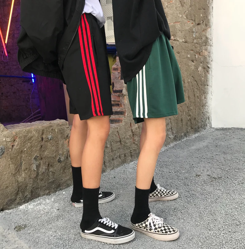 

Harajuku Style Sporty Five-Quarter Length Shorts Unisex Loose Fit Student Casual Trousers Three Stripe Design Polyester Fiber