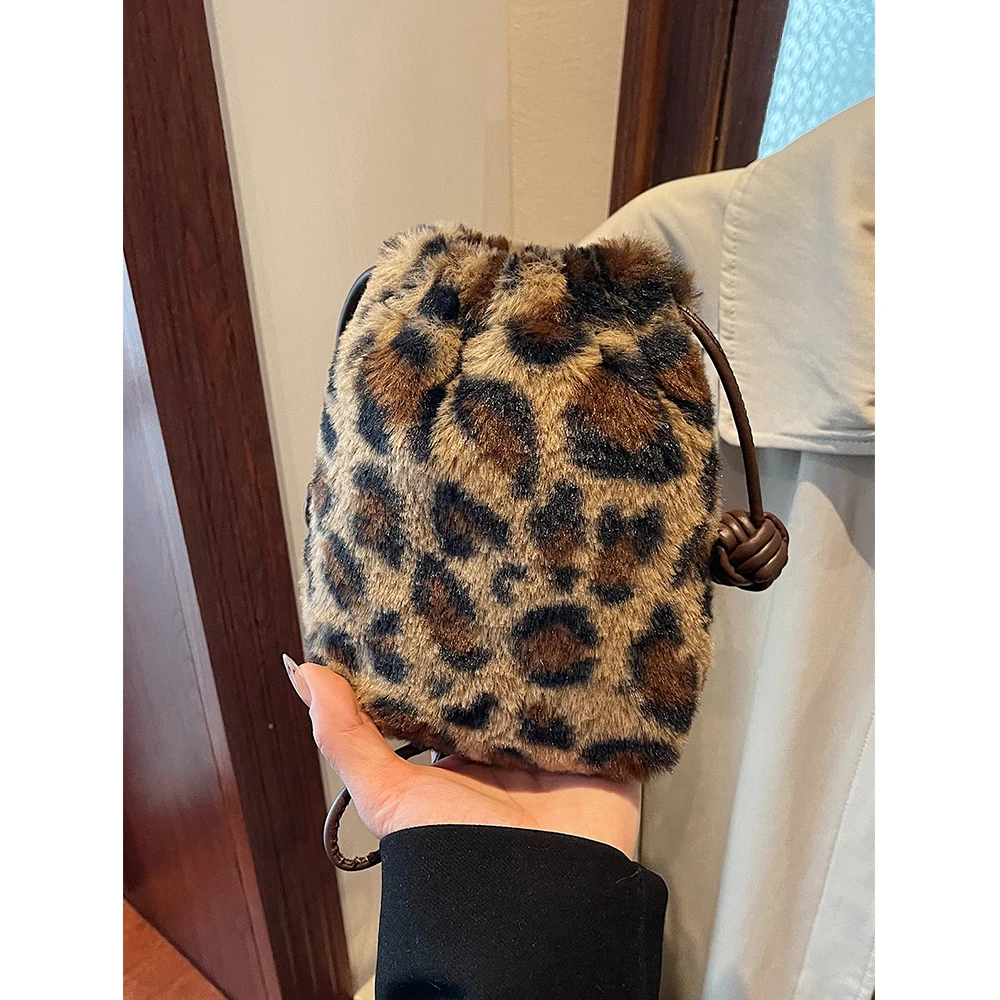 Tas selempang wanita motif macan tutul, tas bahu, dompet belanja, tas kurir portabel, tas ember tali beludru lembut untuk wanita