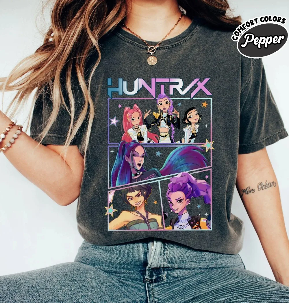 تي شيرت Huntrix Demon Hunters Comfort Colors تي شيرت ملابس جرافيك بأكمام قصيرة للجنسين للرجال والنساء لجميع المواسم