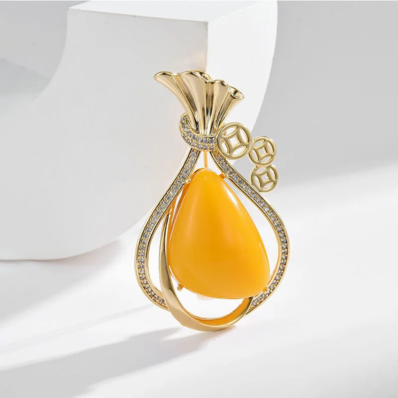 Fashion Unique Money Bag Brooch Female Retro Personality Temperament Corsage Exquisite Design Pin Yellow Stone Jewelry