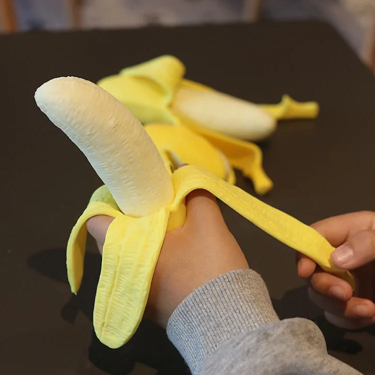 13CM Creative Plastic Funny Simulation Peeling Banana Spoof Toys Fruit Decompression Banana Toys Children\'s Birthday Gift Toys