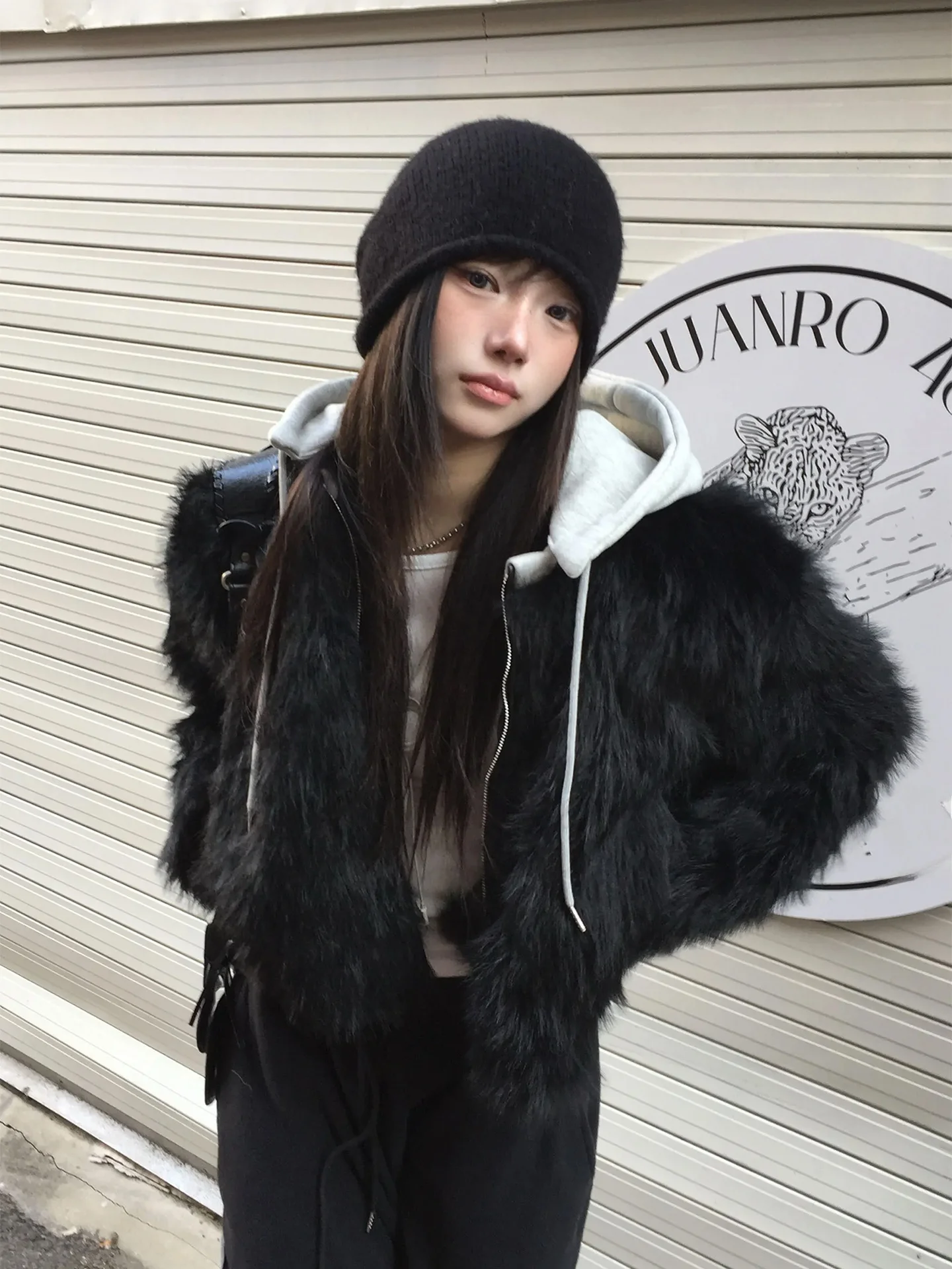 High-End Color Block Hooded Faux Fur Jacket Women's Winter New Style Versatile Warm Plush Top Long Sleeve Zipper Closure Shor...