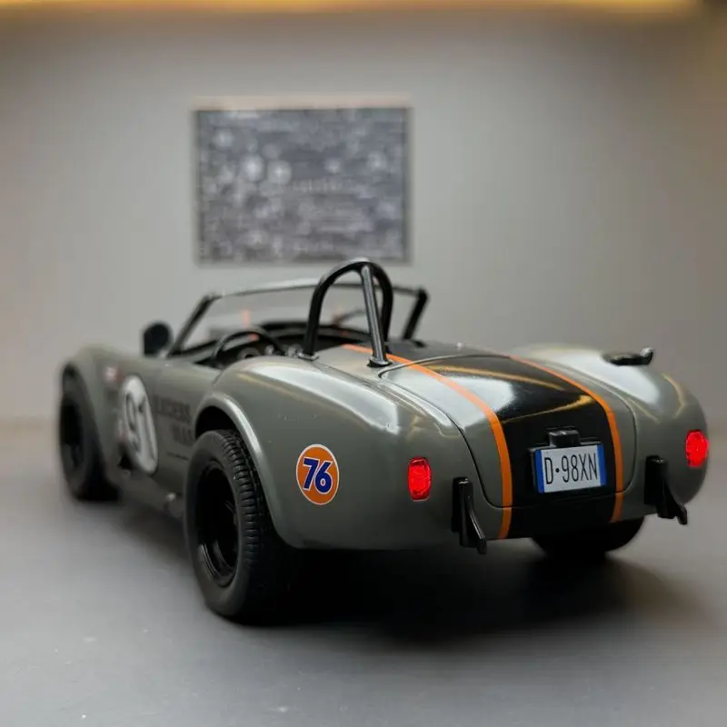 1：22 Scale Shelby Cobra Convertible Alloy Car Model Simulation Retro Diecast Vehicle Collectible Display Decor For Adult
