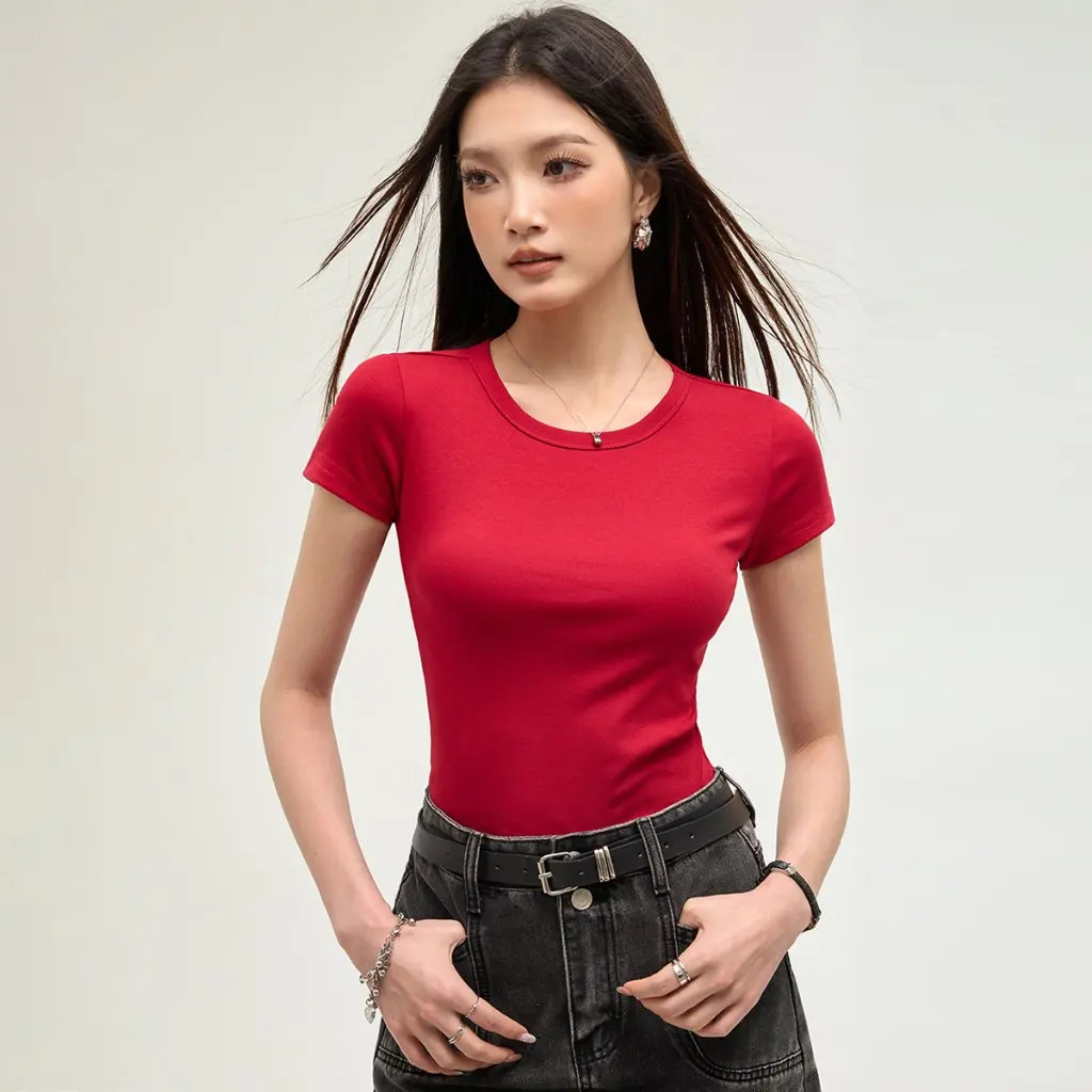 

Летняя популярная футболка с короткими рукавами и плечами для девочек, женская однотонная футболка с круглым вырезом, облегающий универсальный топ с внутренней стороны