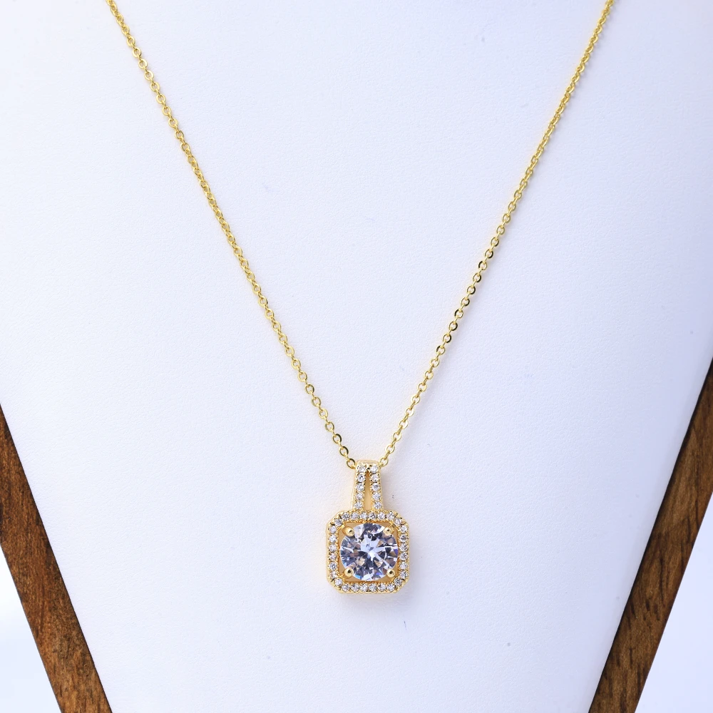 Japanese and Korean Trendy Women's Jewelry: Geometric Square Zircon Pendant Necklace, Titanium Steel Clavicle Chain Decoration