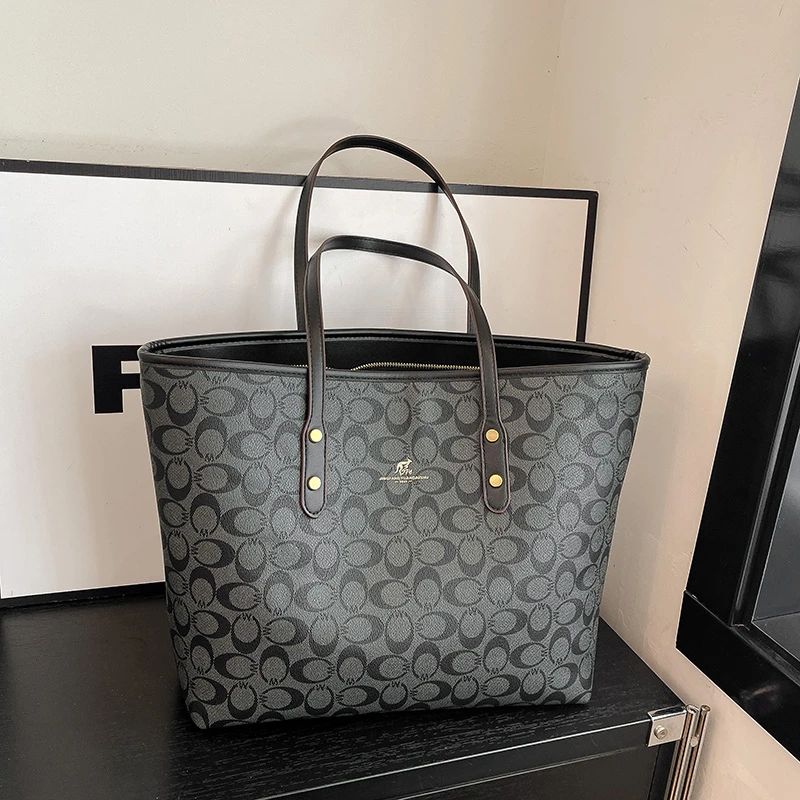 

Classic Popular Handbags For Ladies Featuring Messenger Bag Crossbody Design In Genuine Leather Material