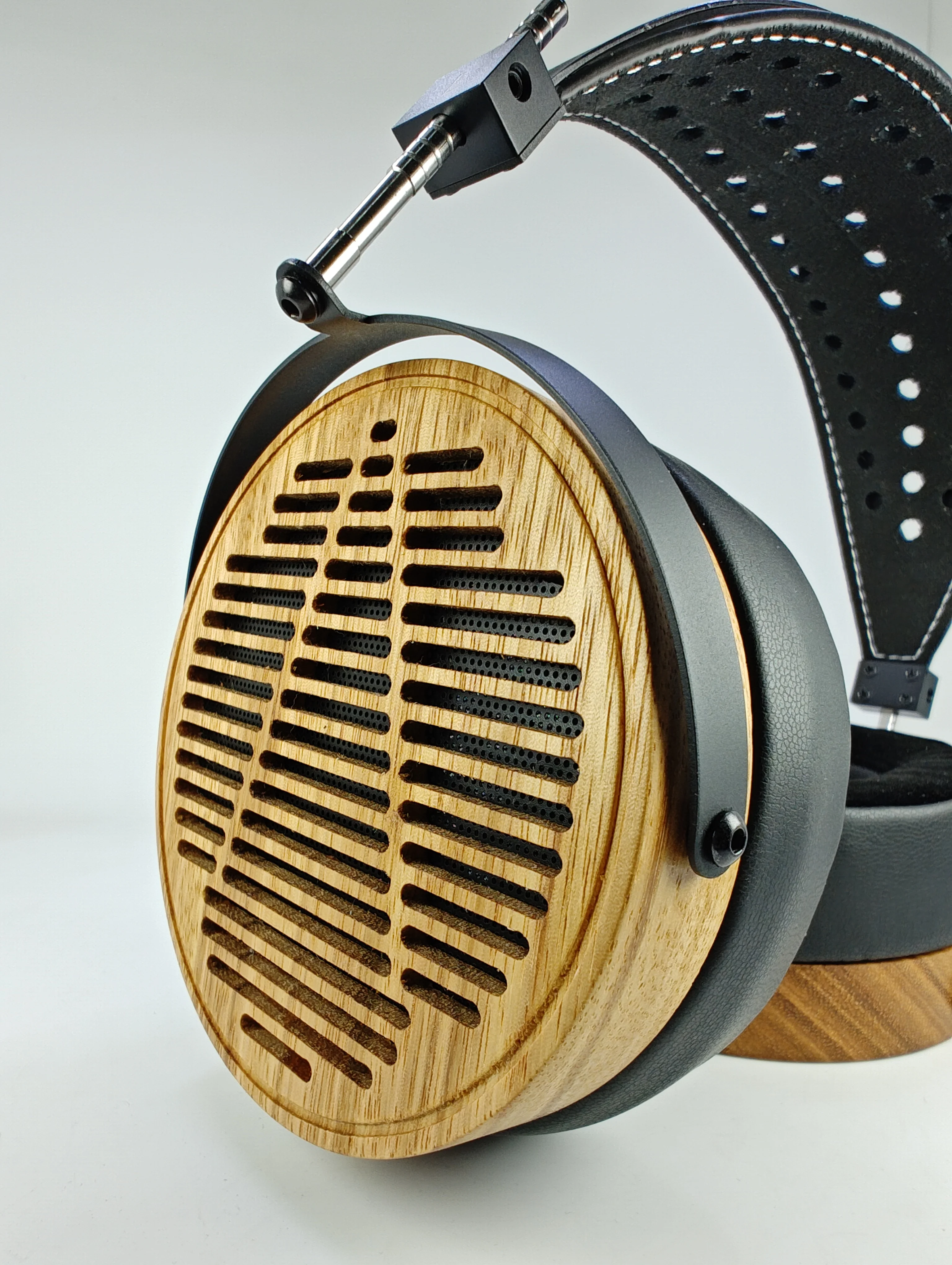 غلاف سماعة رأس خشبية