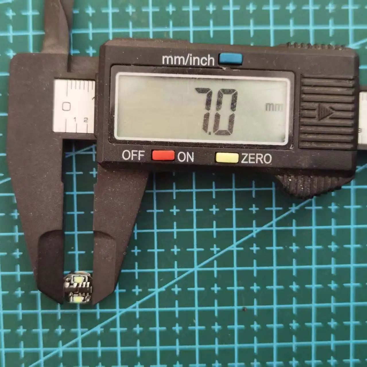 7mm AG1 Battery Mini Magnetic Dual LED Light - Steady On / Flash / Breathing for Model Hobby, Dollhouse & Miniature Scenes 1pc
