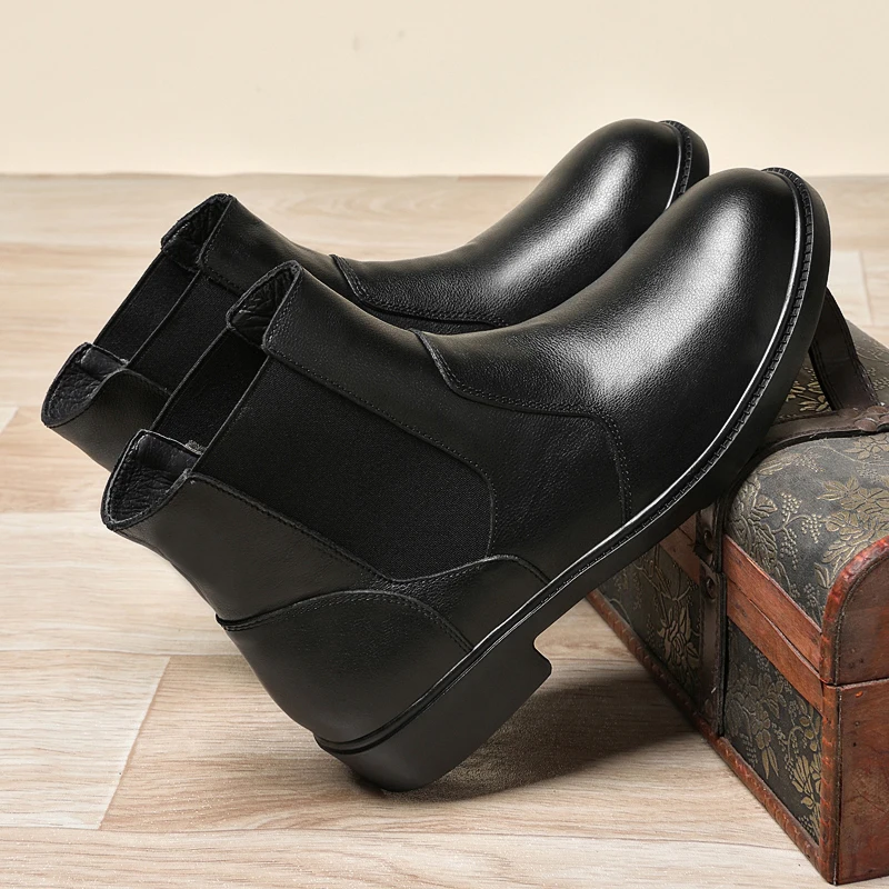 รองเท้าบูทเชลซีแบบลำลองสำหรับผู้ชายระดับไฮเอนด์ พื้นหนา เรียบง่าย มีสไตล์ ให้ความอบอุ่น ทรงกลางข้อ ไซส์ใหญ่ (38-48)