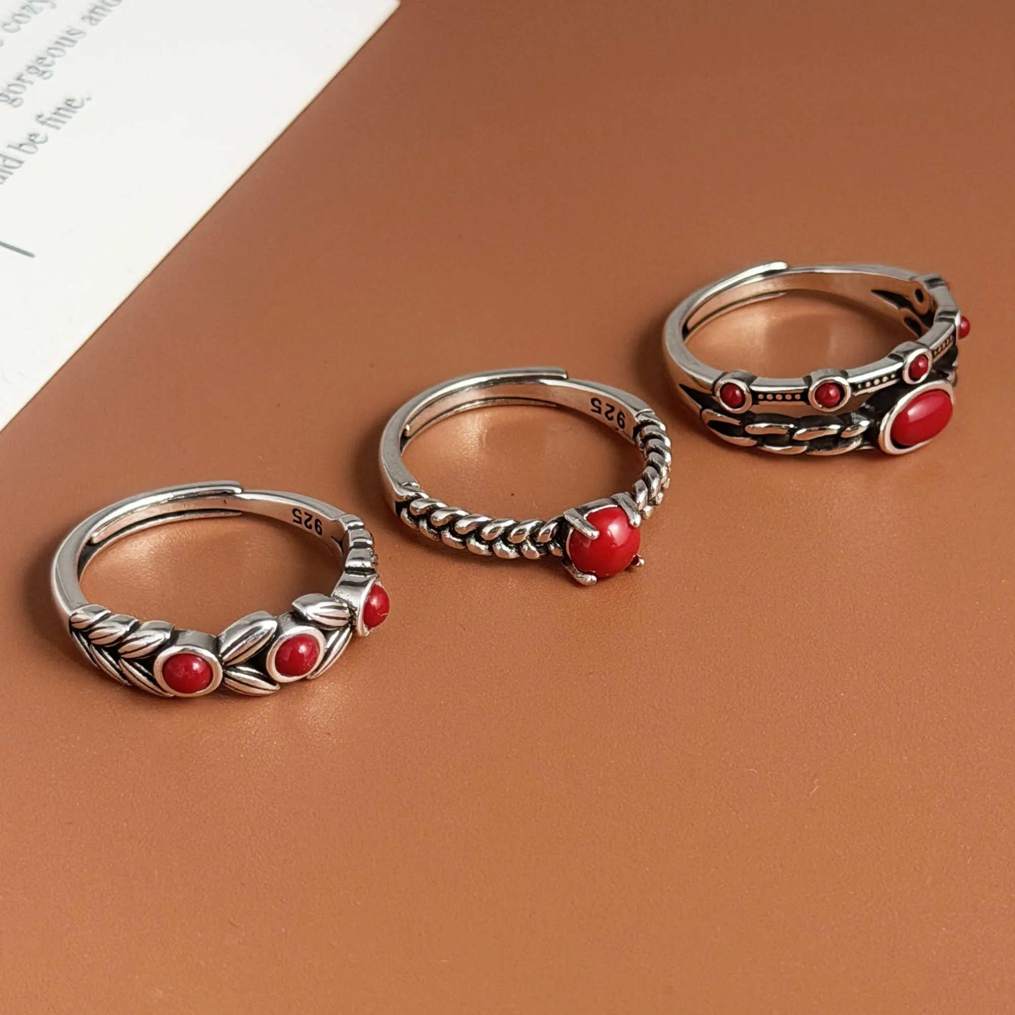 BF CLUB 925 Sterling Silber Ring für Damen, Schmuck im Retro-Stil mit schwarzem und rotem Stein, handgefertigter Vintage-Ring, allergiefrei, für Party, Geburtstagsgeschenk – Detail 3