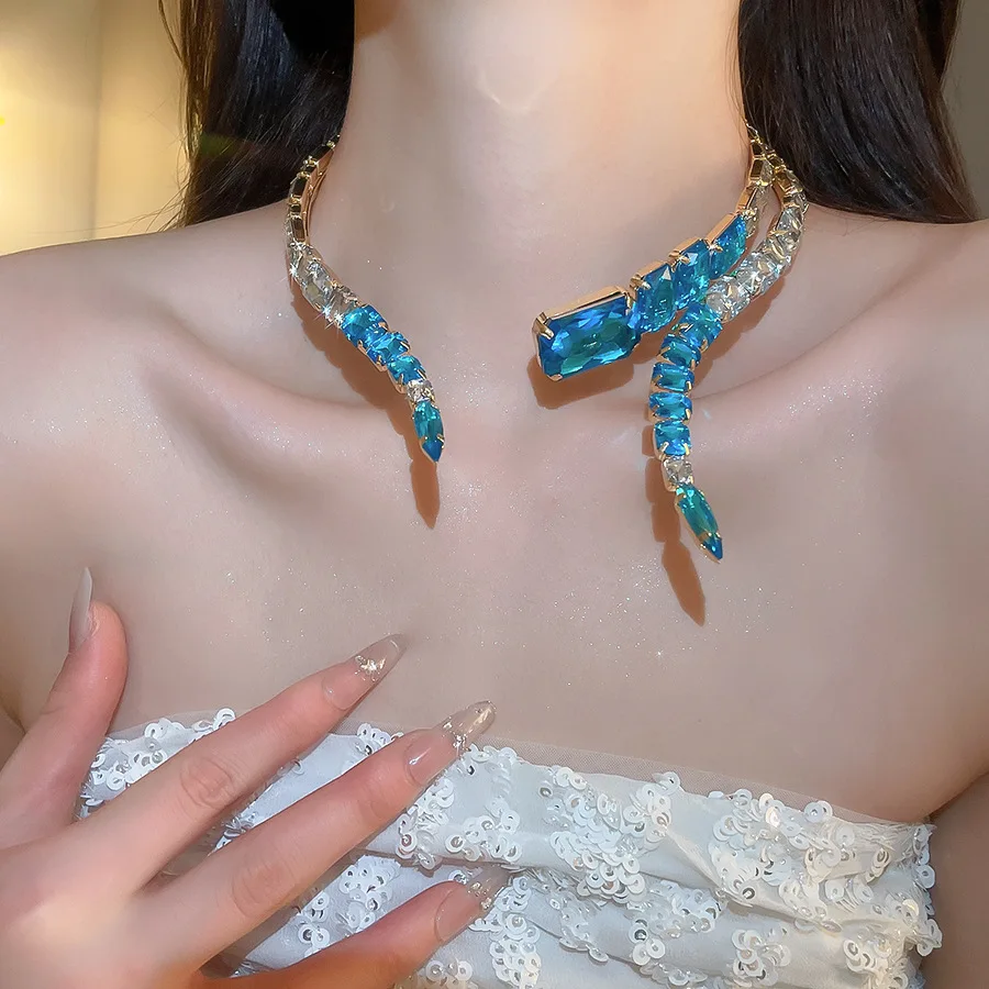 Neue Geometrische Diamantbesetzte Halskette, Personalisiert, Trendig und Extravagant, Leichter Luxus und Raffinierte Nischen-Halskette für Damen – Detail 16