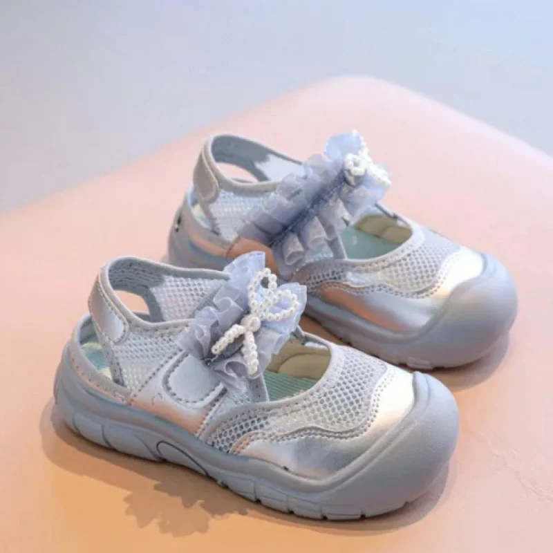 

Летние спортивные сандалии для девочек в корейском стиле, модные детские кроссовки из сетчатого материала, дышащие, с перфорацией, обувь для бега для девочек.