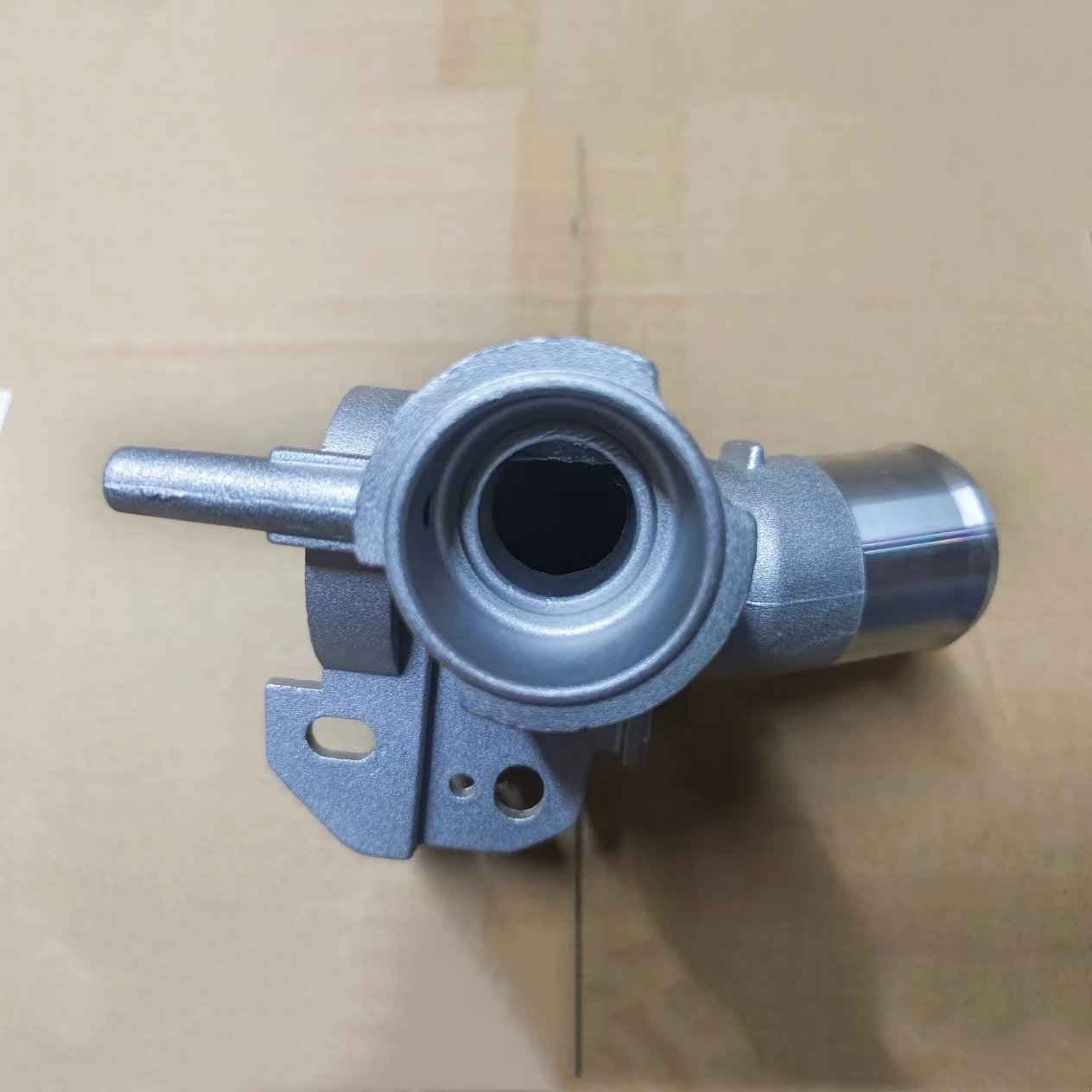 Aluminium-Kühler-Einfüllstutzen für Nissan Teana Altima Maxima 21501-9HA0A 21517-JN20A. Lösen Sie das Leckageproblem