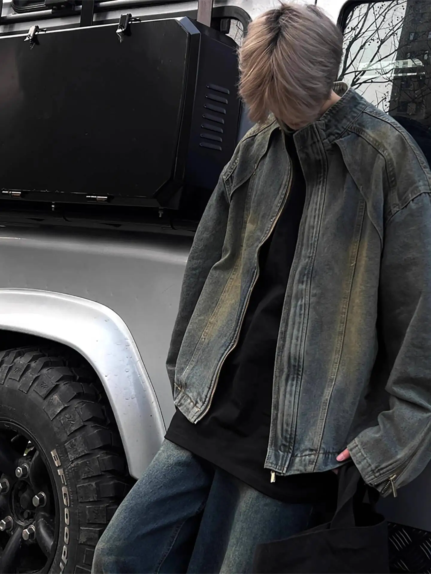 

Осенняя мужская джинсовая куртка 2025 года, потертая синяя джинсовая куртка в стиле ретро, мужская крутая свободная куртка с напуском и воротником-стойкой на молнии, модная верхняя одежда