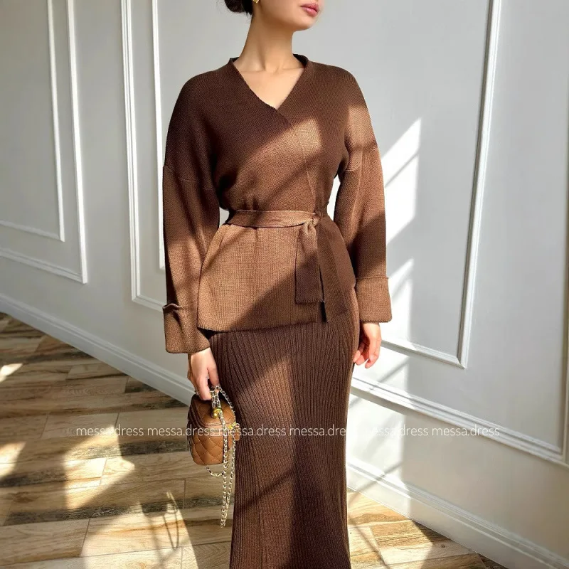 2025 neue V-ausschnitt Krawatte Langarm Hohe Taille Strickkleid Set Slim Fit Elegante Temperament Mode Zwei Stück Frauen Outfit