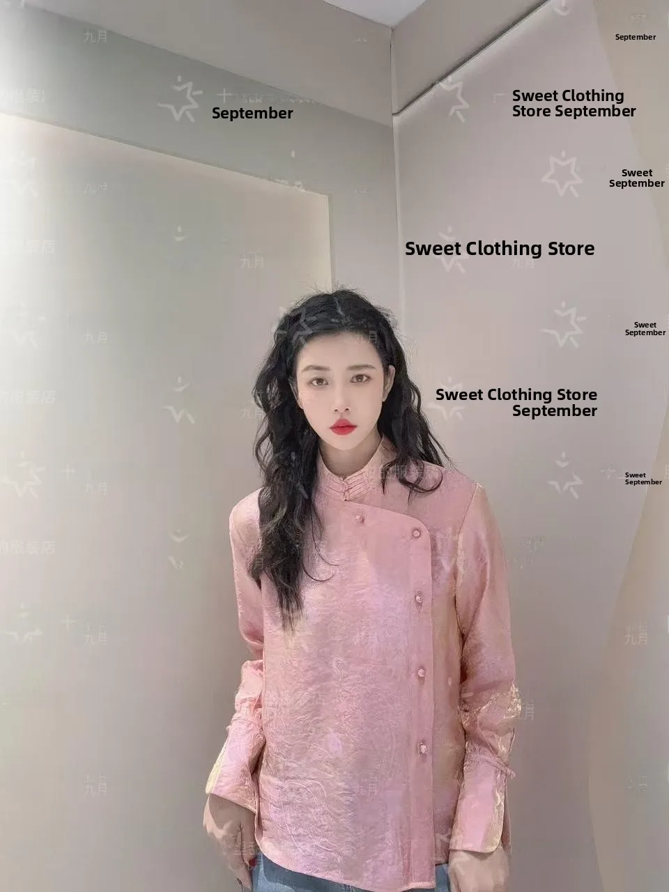 

Новинка сентября: Женская премиальная модная блузка-ханьфу с цветочной вышивкой ручной работы, сложной отделкой и эффектом стройности.