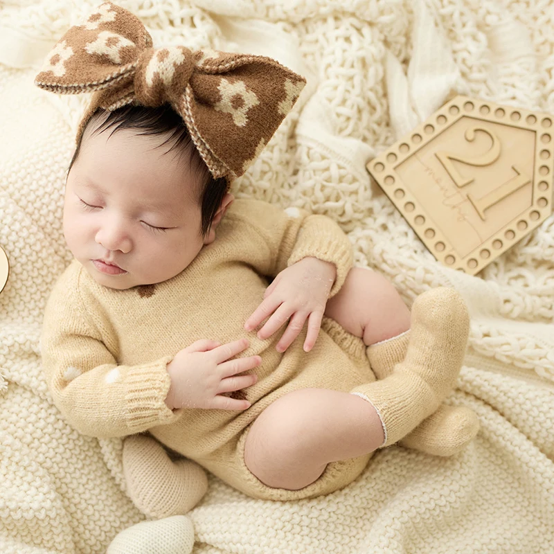 Roupas de sessão de fotos para bebês de 0 a 1 mês, faixa de cabeça com laço estampado, tapete de fundo para dormir, sinal de madeira, adereços para fotografia de recém-nascidos