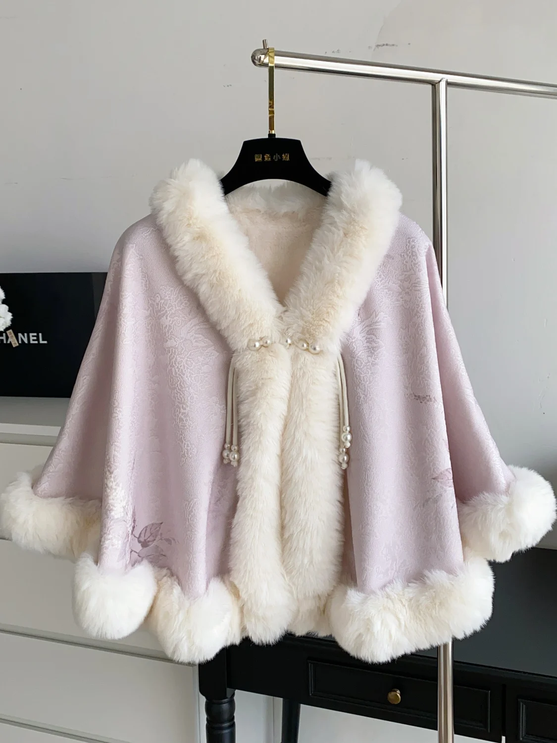 

New Chinese Sle Loose Women's Coat with Sequin Button And Furry Patchwork Cowl Ne Long Sve Color Winter Outerwear