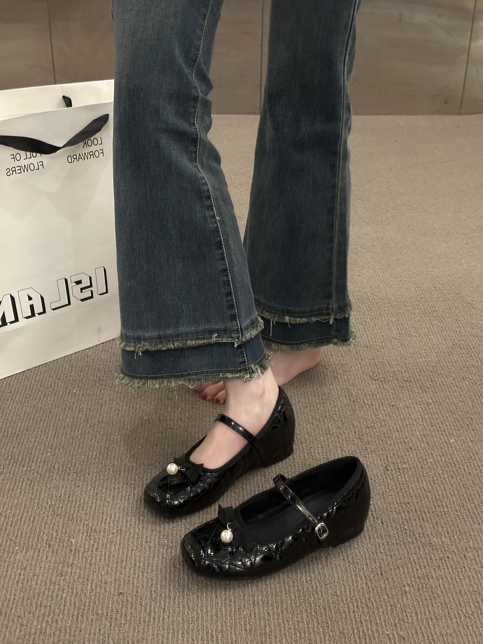 メリージェーンフラットボトムシングルストラップバレエスタイルレディースシューズ2026年春新作カジュアルファッションレザーシューズ快適フラットシューズ