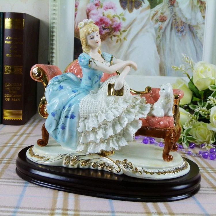 

High-end lace porcelain puppets hand-painted ceramic handicrafts ornaments European style Western beauties sitting chaise longue