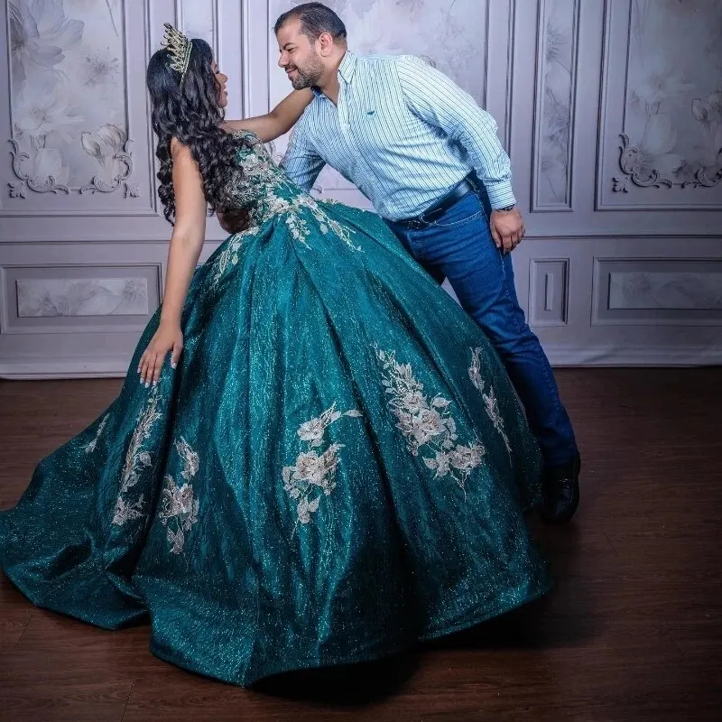 Luxury Emerald สีเขียว Sweetheart Ball ชุด Quinceanera ชุดสําหรับสาว Lace Up กลับวันเกิด Party Gowns ที่กําหนดเอง