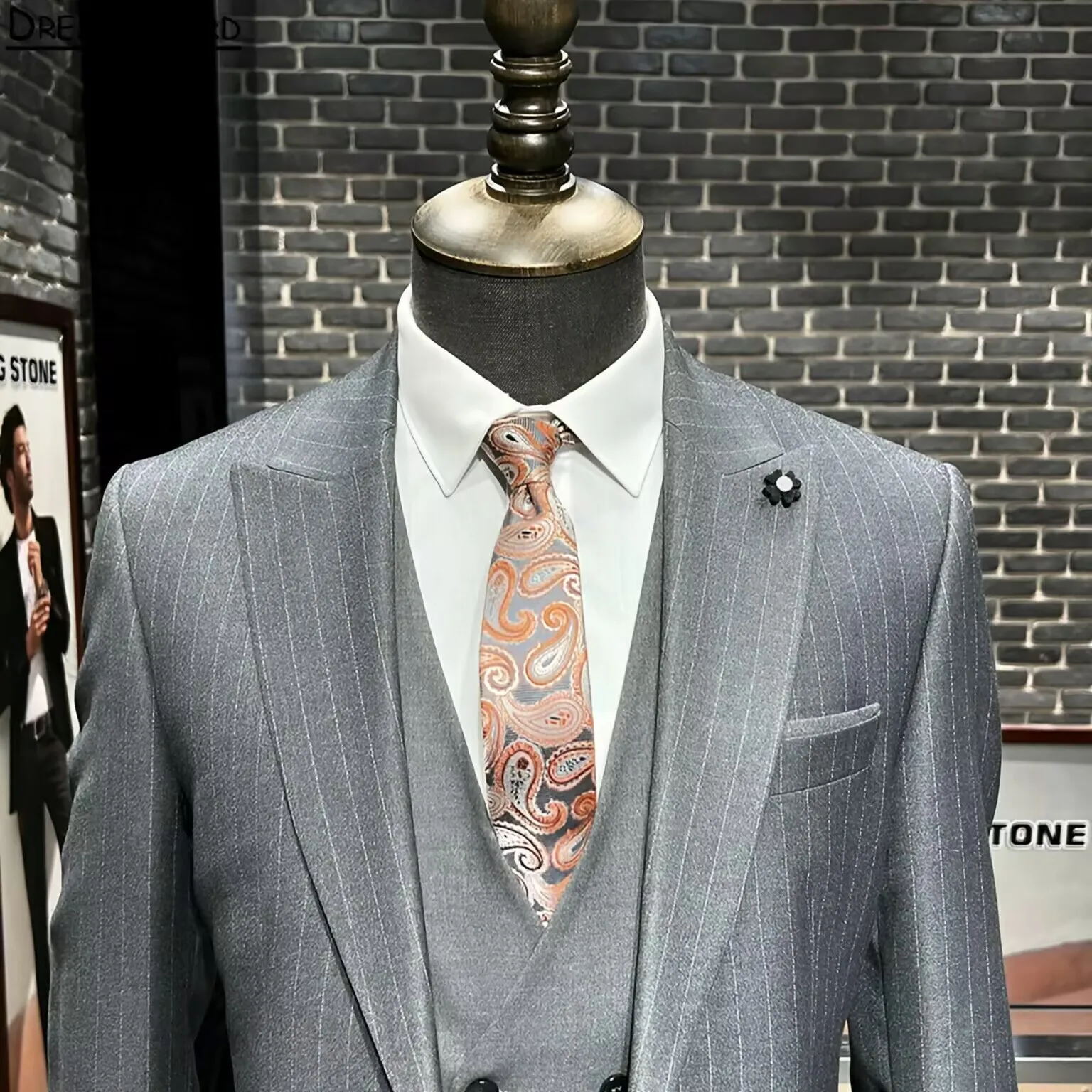 

Gray Stripe Men Business Crystal Beading Formal Occasion Tuxedos Grooms Wedding Party Prom Male Suit 3 Piece Blazer Vest Pants