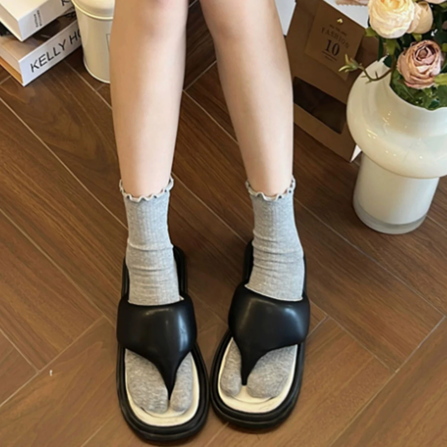 Japanese Tabi Toe Mid-tube Socks Cotton Simple Comfortable Ruffle Wood Ear Edge Two-Toed Socks Fashion Harajuku Breathable Socks