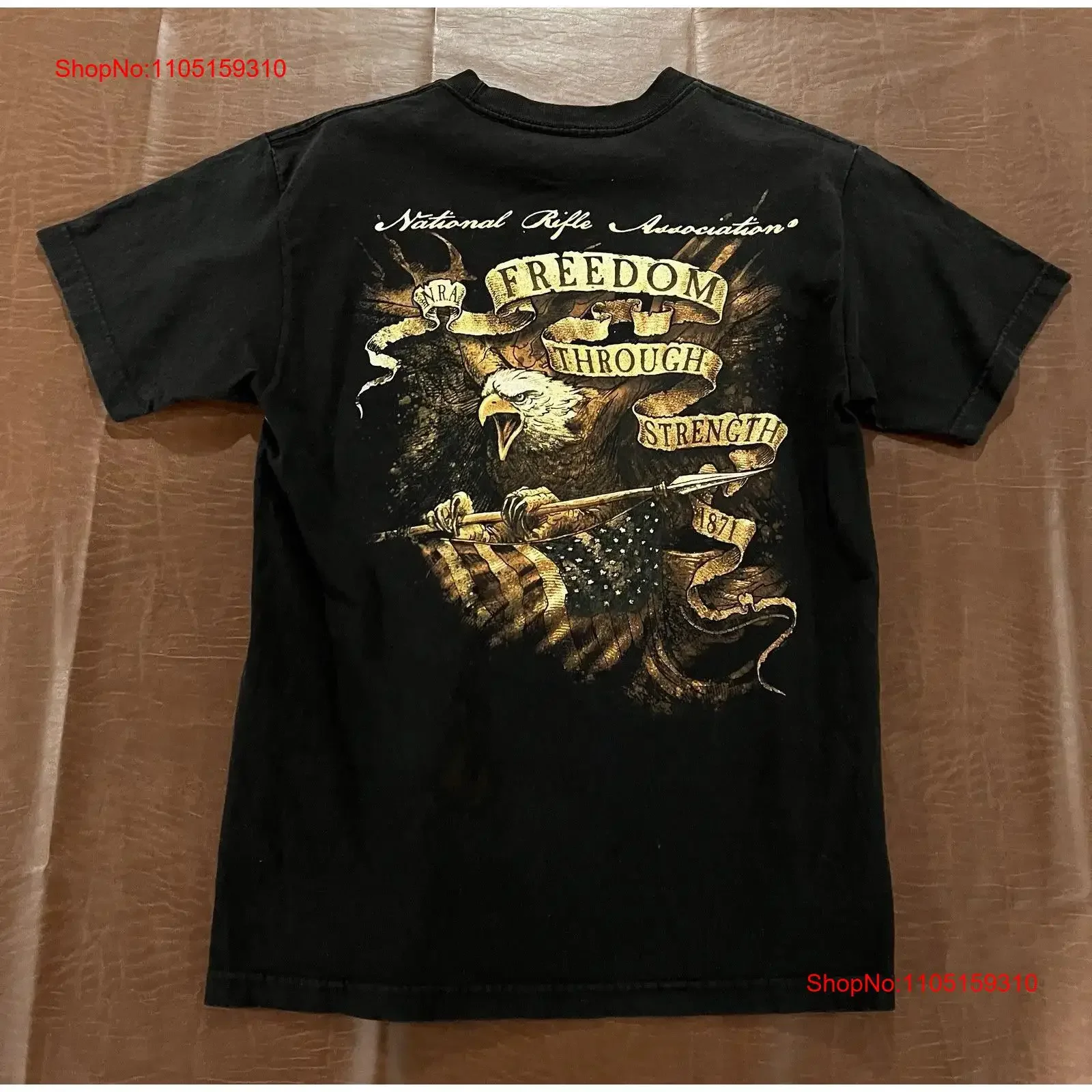 تي شيرت NRA Freedom Through Strength ثنائي الجوانب مقاس صغير عتيق مغسول قليلاً ناعم وأنيق ومريح كاجوال
