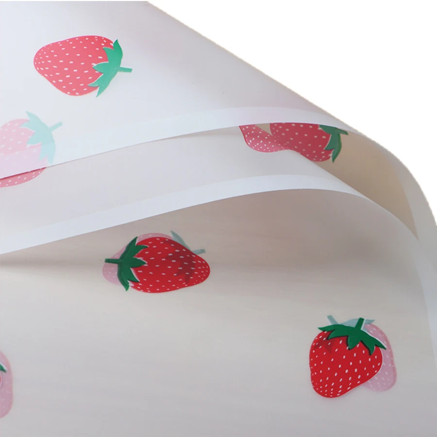 

20 листов упаковочной бумаги для букетов с клубничным узором, бумага для букетов ко Дню святого Валентина, водонепроницаемая подарочная упаковочная пленка