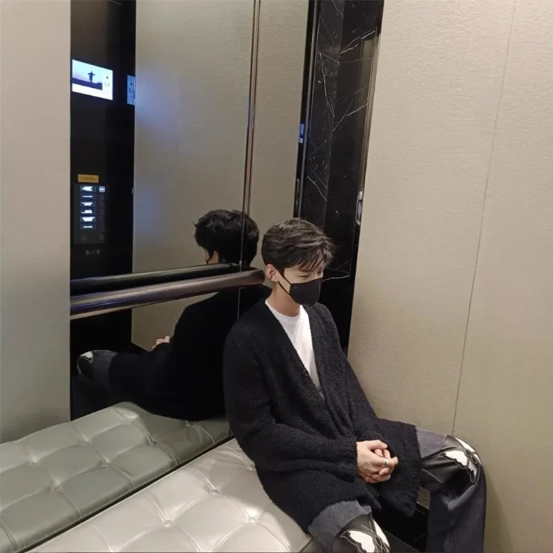 เสื้อคาร์ดิแกนไหมพรมถักนุ่มหนา สไตล์ลำลอง แฟชั่นฤดูใบไม้ร่วง-ฤดูหนาว สำหรับผู้ชาย ทรงหลวม สีดำ คอวี ลดราคาพิเศษช่วงนี้