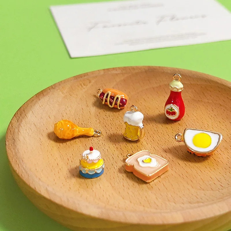 3/7 Uds. De dijes de comida esmaltados de aleación 3D, patas de pollo, perros calientes, cerveza, tostada, pastel, pulsera, colgante, accesorio de joyería, pendiente de collar DIY