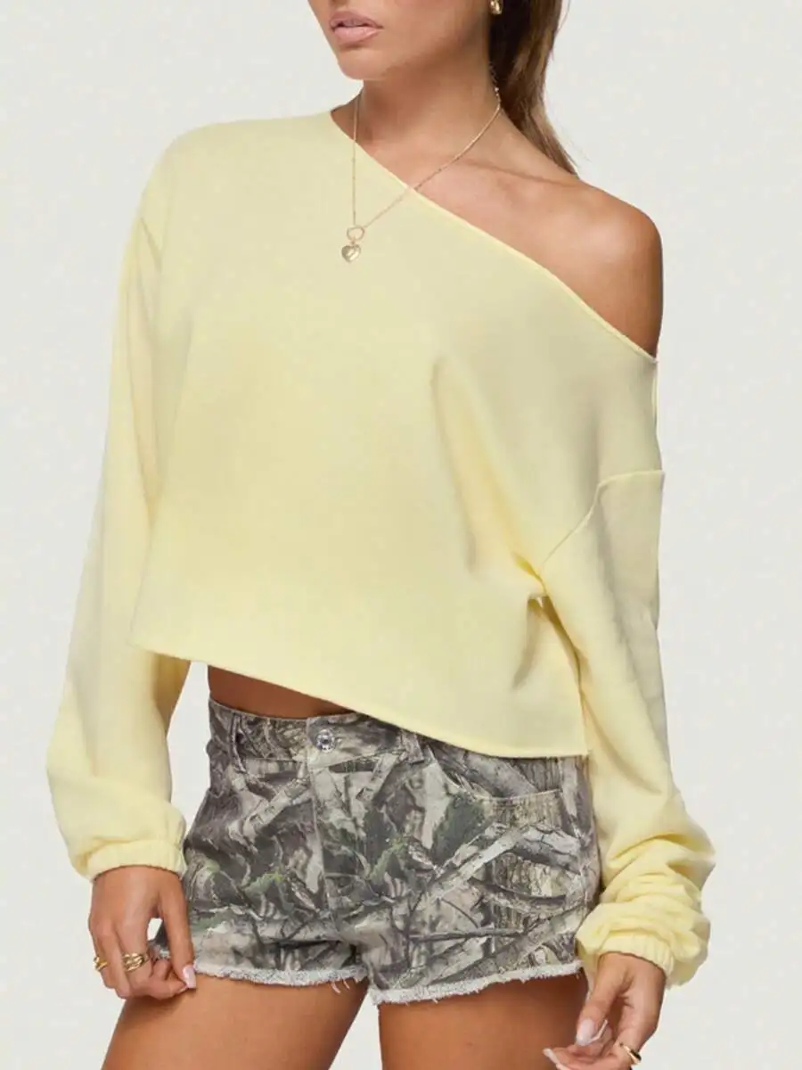 

Женский укороченный свитшот с открытыми плечами и длинными рукавами - свободный крой, повседневный стиль