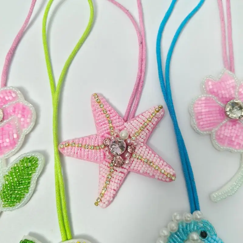 แผ่นปะรูปดอกไม้รูปปลาดาวประดับเพชร ทำมือ เหมาะสำหรับตกแต่งเสื้อผ้า พวงกุญแจ และกระเป๋า