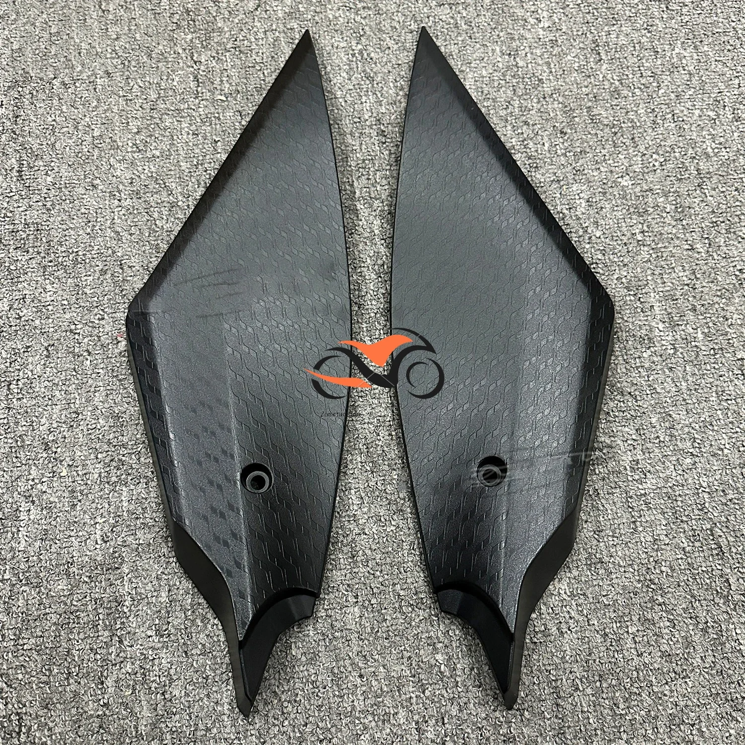 

For YAMAHA YZF R6 2017+ Motorcycle Fuel Tank Small Plate Edge Plate Side Outer Shell Guide Cover Left and Right Protective Plate