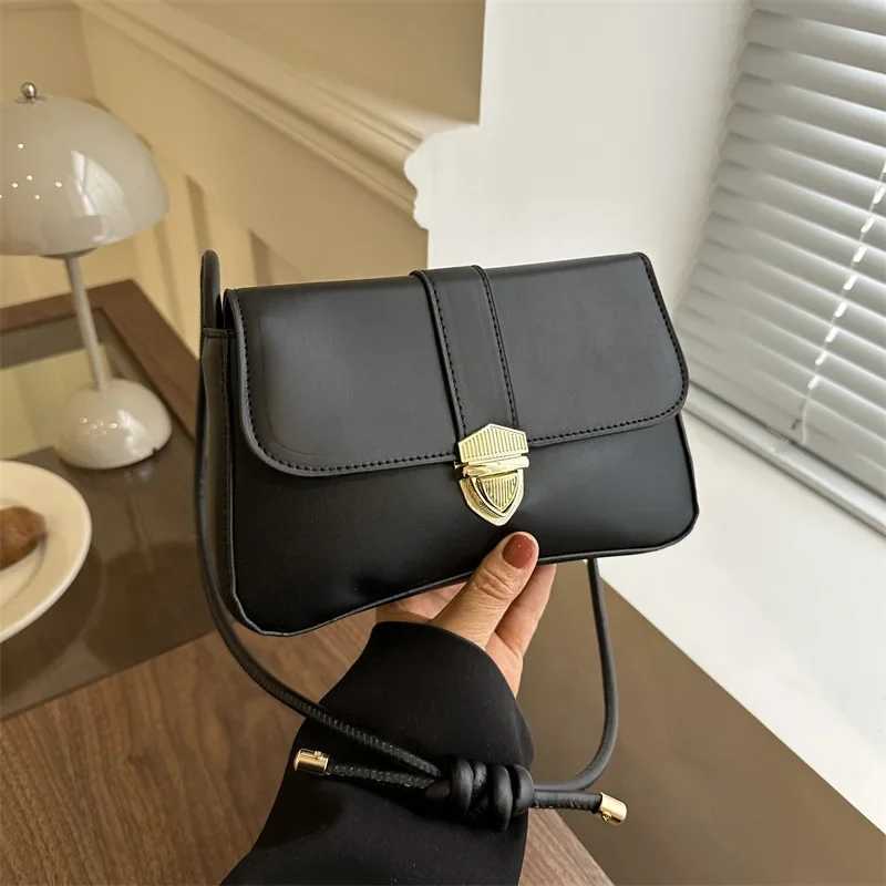 Korean Versatile Armpit Small Crossbody Bag Women\'s New Fashion Retro Crossbody Bag High-quality Chain Small Square Shoulder Bag