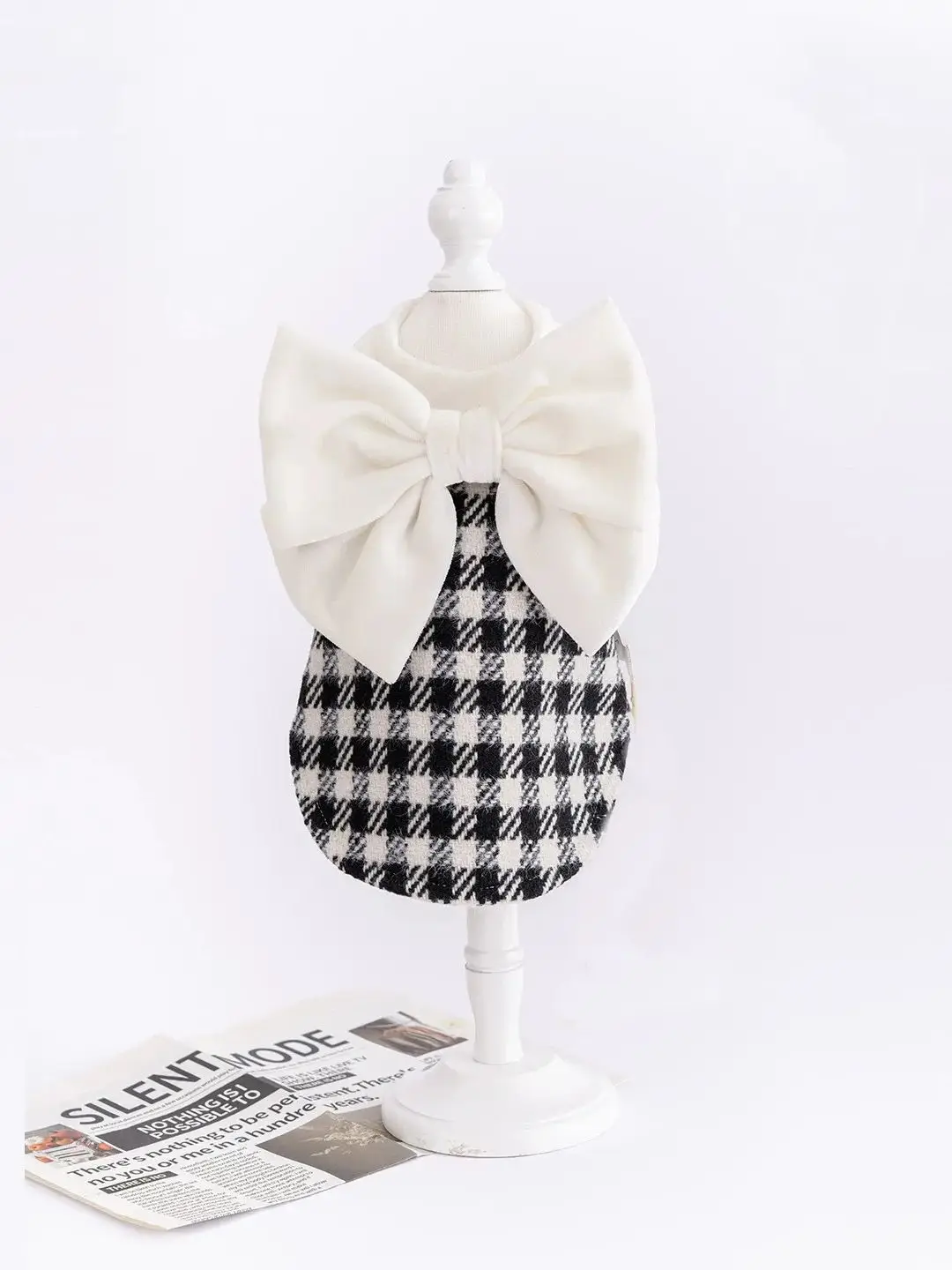 

High-End Custom Classics Winter Soft Comfortable Pet Dress Wool Black White Check Pattern Dog Clothing