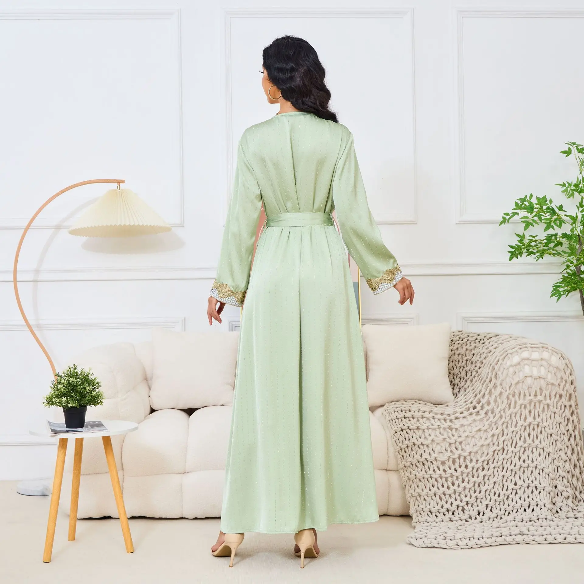 Oem Women's Elegant Diamond Embellished Long-Sleeved V-Neck Abaya New Middle East Export Robe Large Swing Dress Ins Polyester