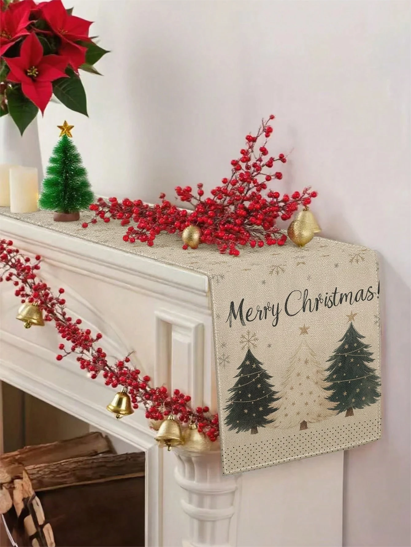 Tischläufer mit fröhlichem Weihnachtsbaum und Schneeflocke in Beige, elegante Feiertags-Esstischdekoration für Weihnachtsfeiern, warme Premium-Wahl