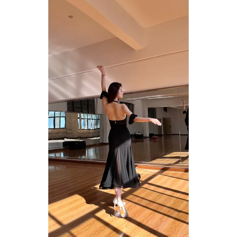 Robe de danse moderne personnalisée, tenue d'entraînement, compétition de Performance, Ocostumes, haut à licou noir, jupe serrée aux hanches