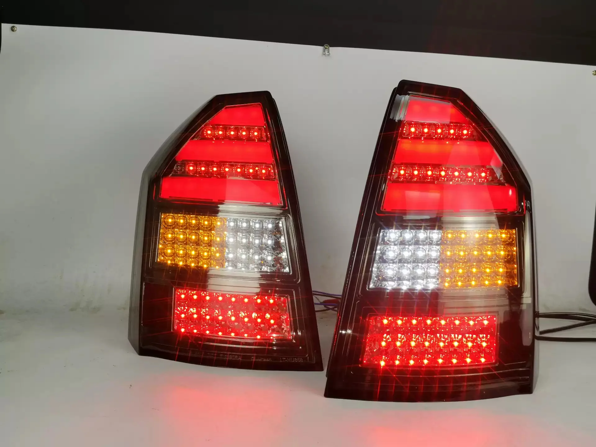 

Car LED Tail Light for Chrysler 300c Rear Taillight Stop Brake Driving Reversing Lamp Turn Signal