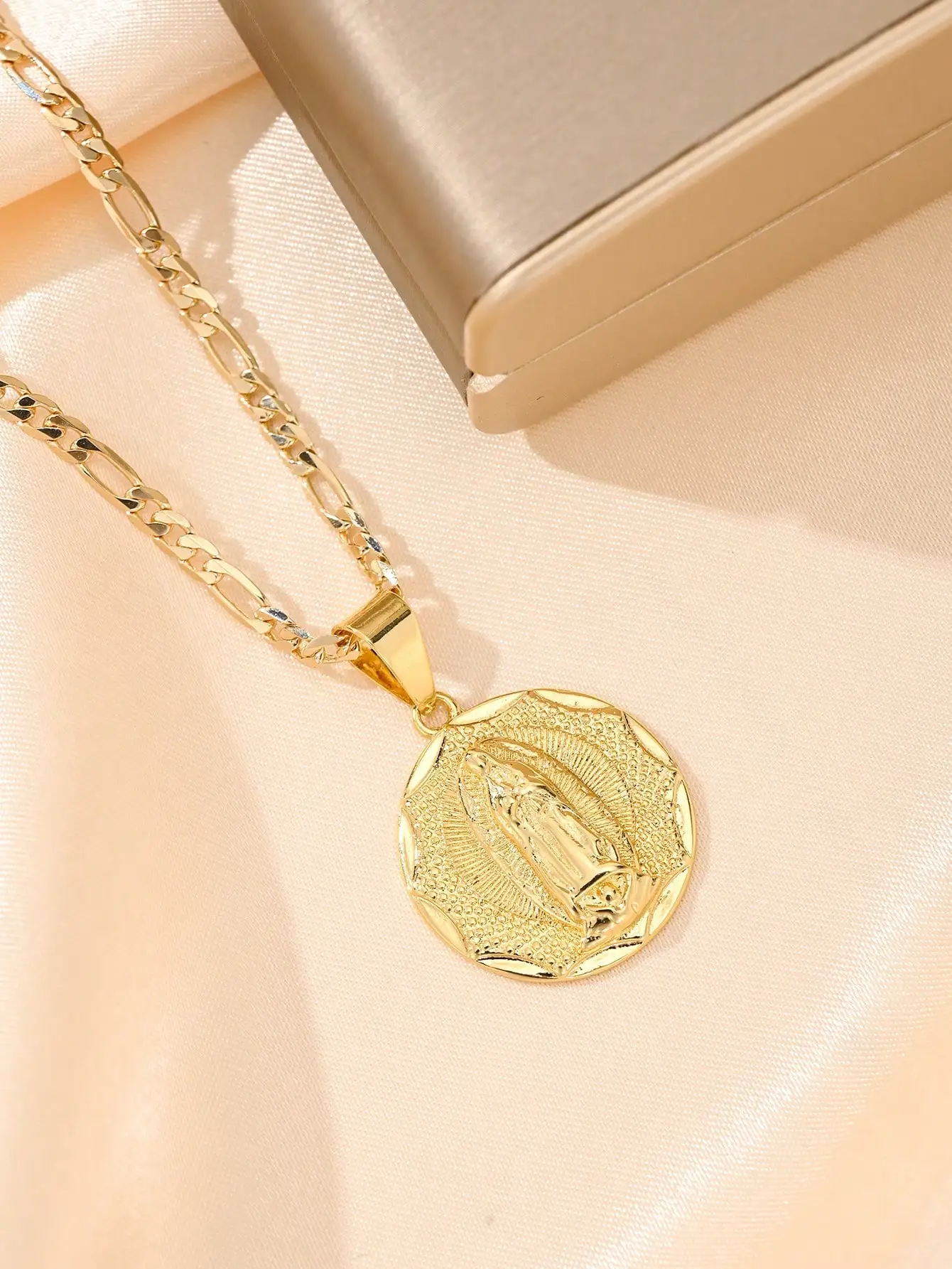 

Золотистое фигурное ожерелье-кулон с кристаллами, многослойная цепочка для повседневной носки или праздничных мероприятий