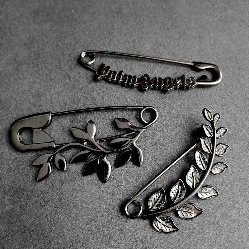 Retro Classic Metal Plated Black Gun Color Leaf Pattern Pin Unique-shaped High-contrast Jewelry Brooches Decorative Accessory