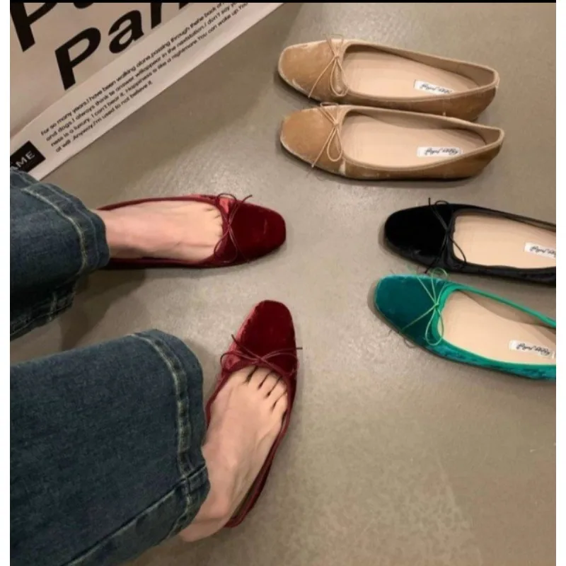 

Elegant Velvet Ballerina Shoes Woman Luxury Velour Ballet Flats Ladies Retro Round Toe Bowknot Shallow Loafers in Red Green