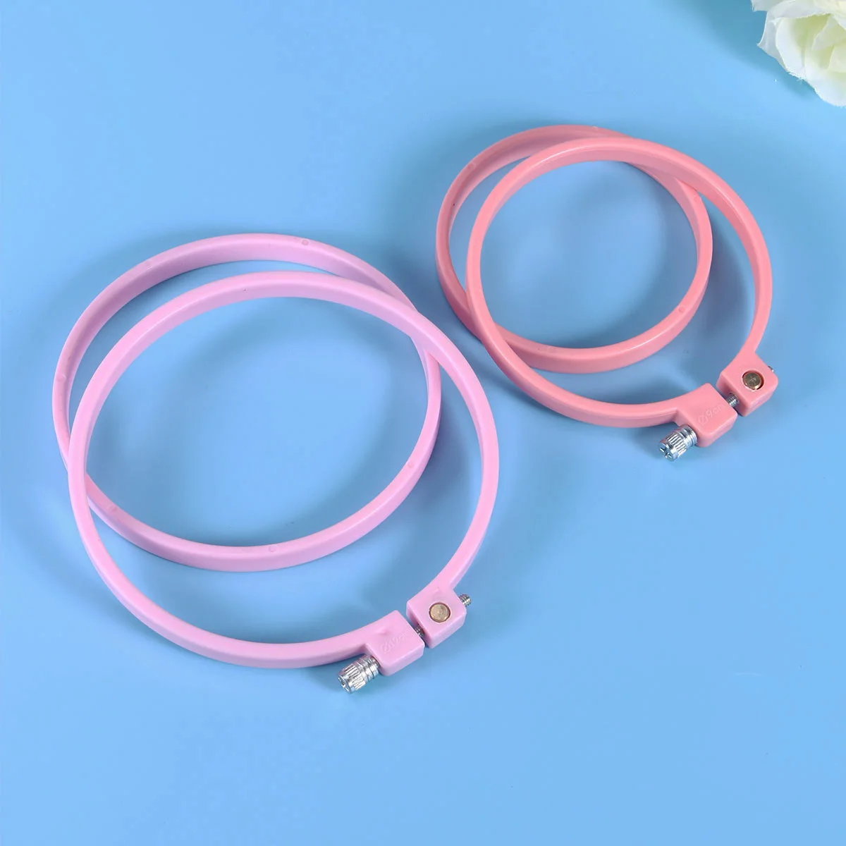 

4Pcs Cross Stitch Embroidery Hoops Adjustable Variety Sizes for Needle Arts DIY Ribbon Embroidery Fabric Painting Display Frame