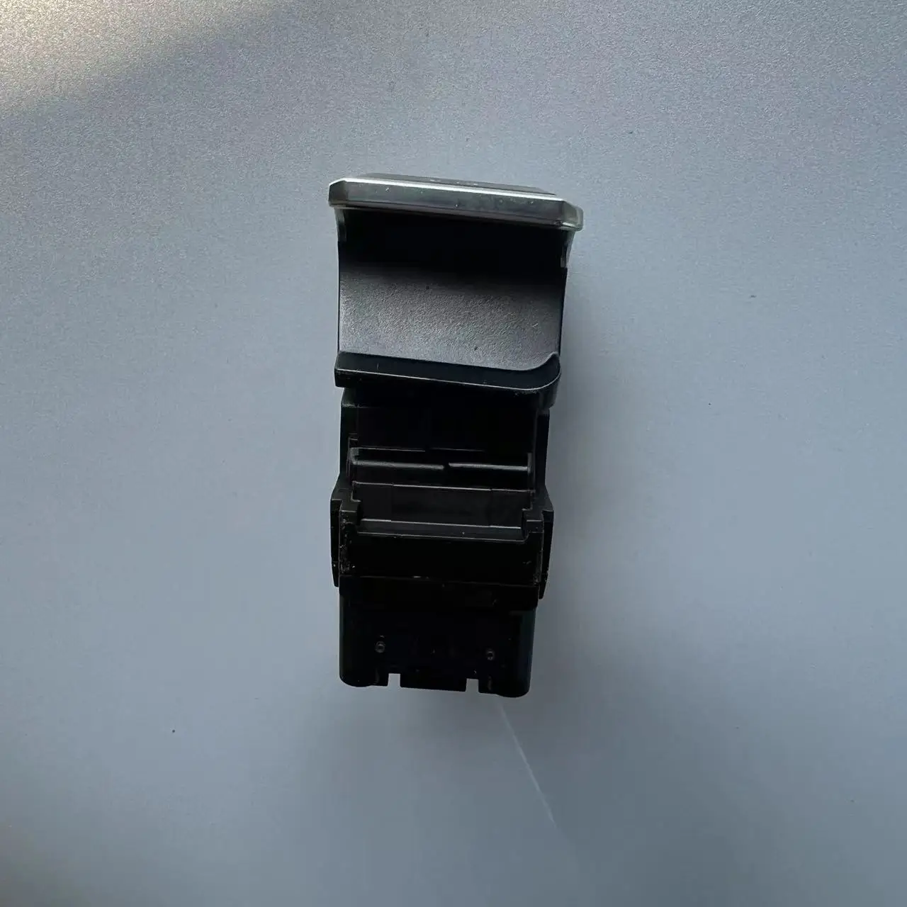 Electronic Handbrake Switch Parking Hand Brake Button Switch For Tiguan 2017-2023 Seat Tarraco 5NA 927 225 5NA927225 5NG 927 225