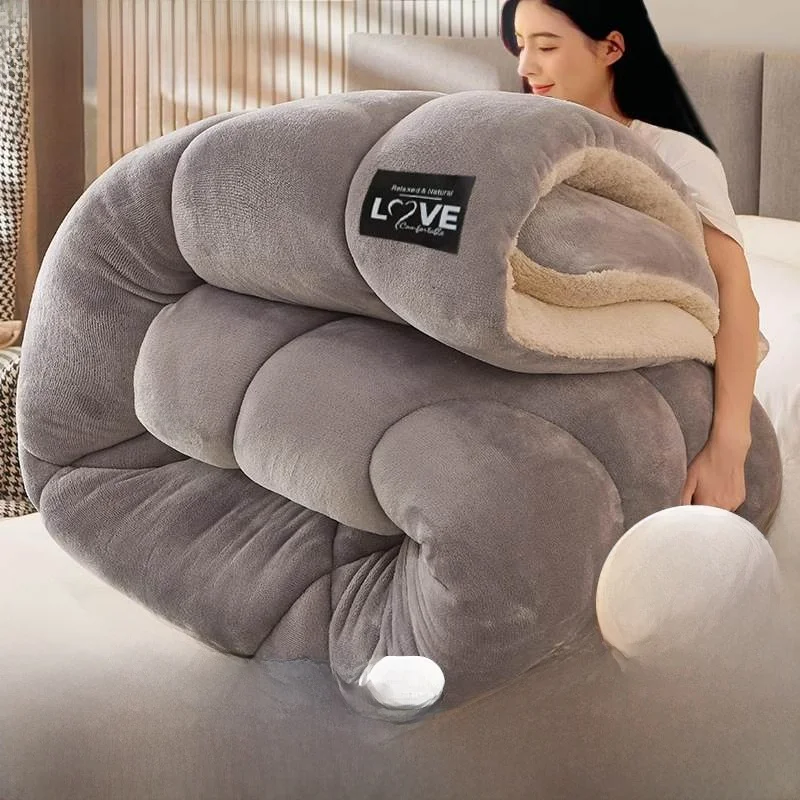

Thiened Lamb Velvet Winter Quilt Double Layered Fluffy Filling Warm Bedding Cotton Duvet Cover for Double Bed in Dormi