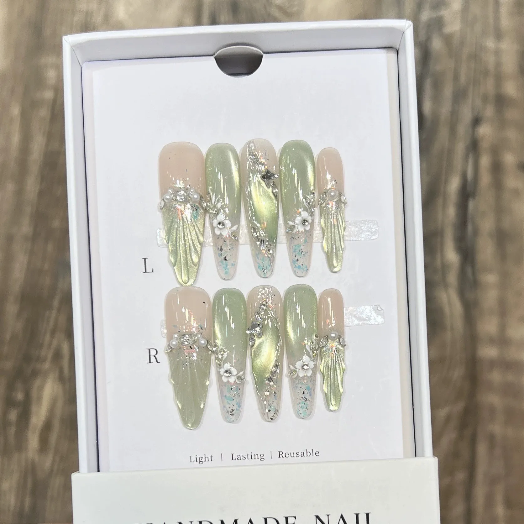 ロングスティレットネイル ハンドメイド つけ爪 ガラスキャッツアイ フレンチネイル シャイニーラインストーンデコレーション チャーミングアーモンド型つけ爪